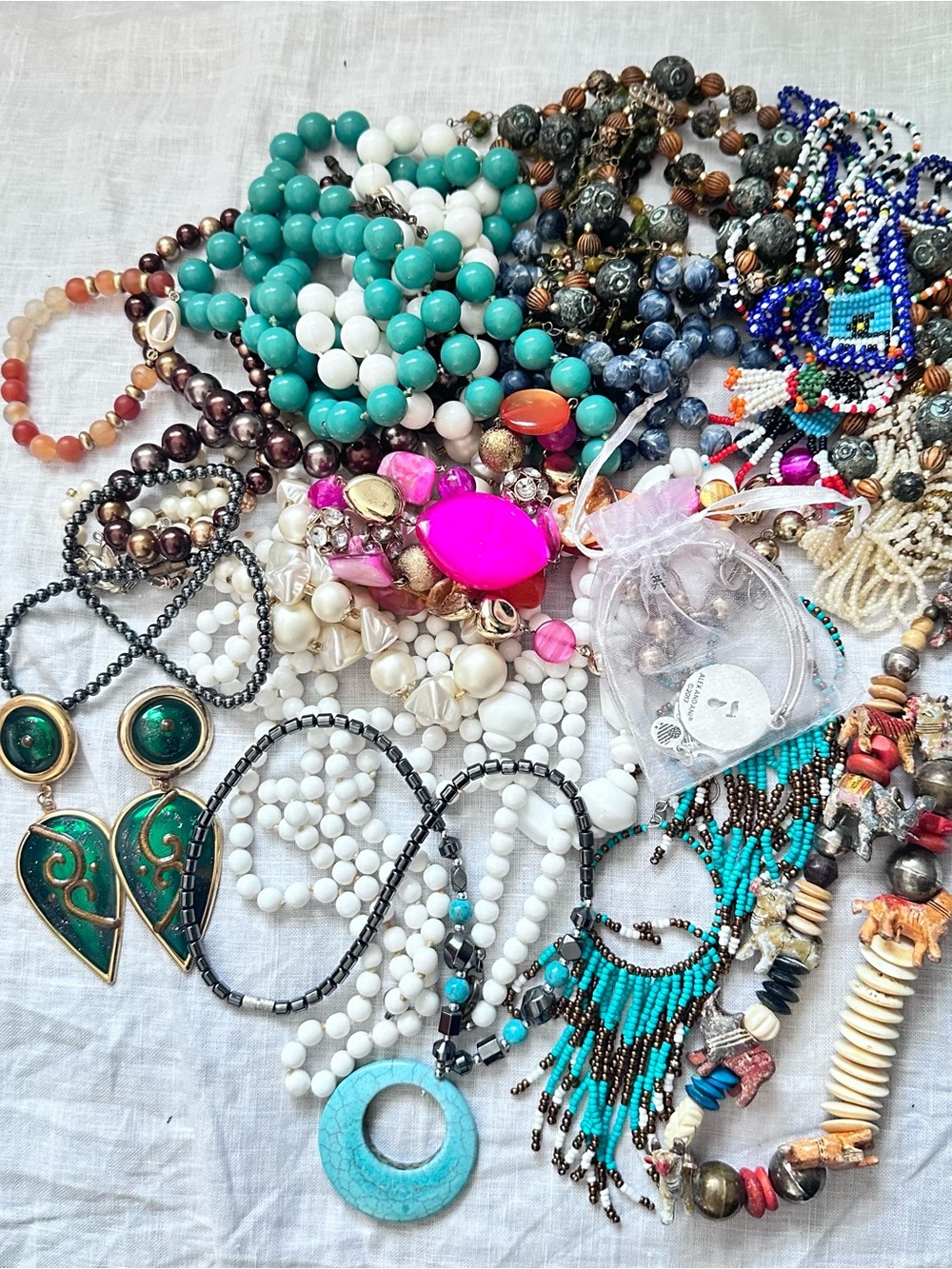 RANDOM JEWELRY LOT
GRAB BAG, MIXED JEWELRY 
Mixed 1-2 lbs, new, used & handmade